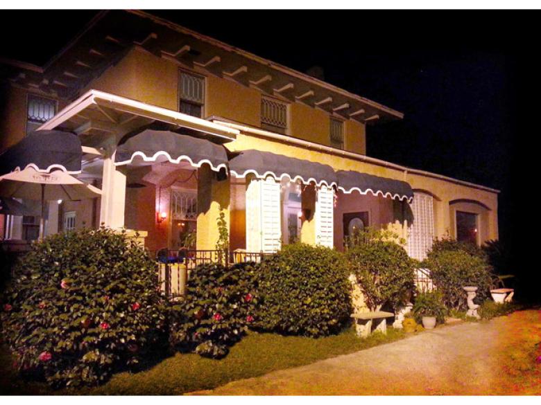 Giulios Greek Italian